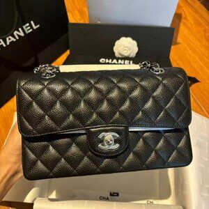 Classic CHANEL Bag: A Stylish and Versatile Choice for Elegance